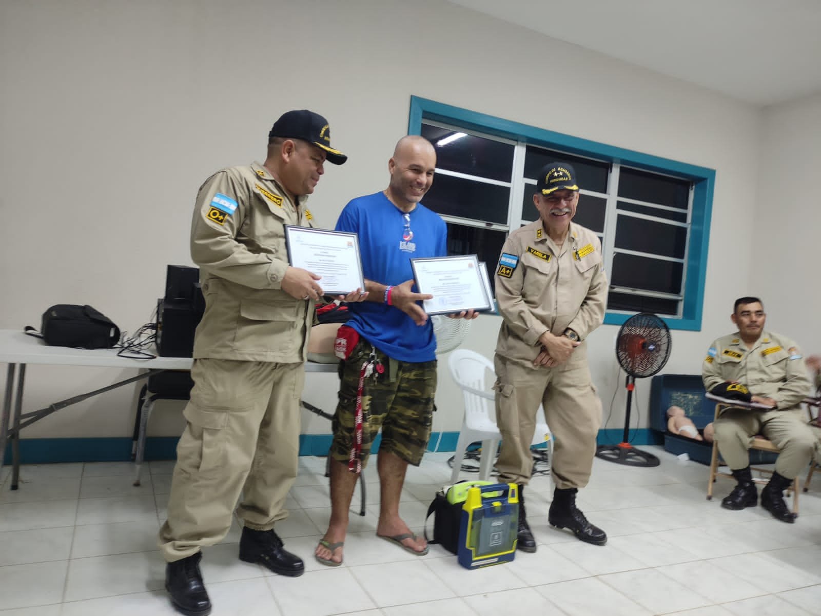 Island-Diving-Center-Emergency-First-Response-CPR-Training-Roatan-Fire-Department-19.jpg
