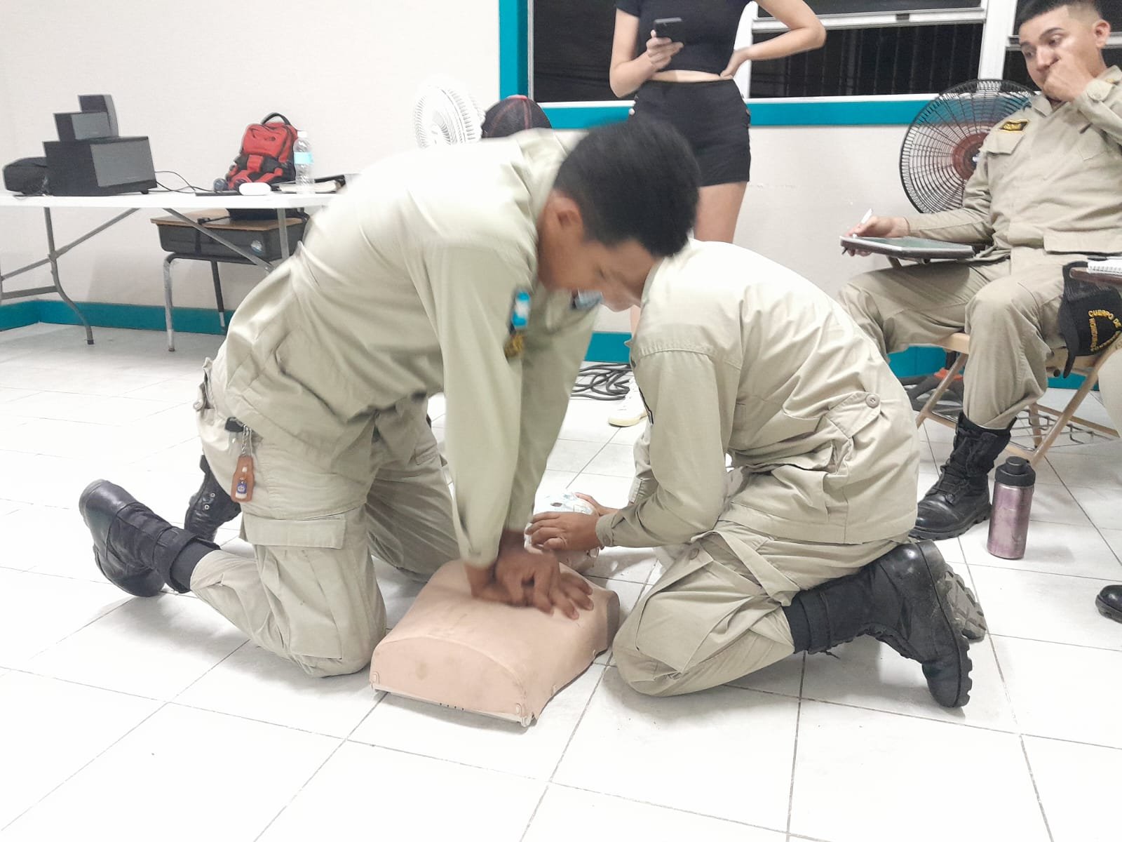 Island-Diving-Center-Emergency-First-Response-CPR-Training-Roatan-Fire-Department-25.jpg
