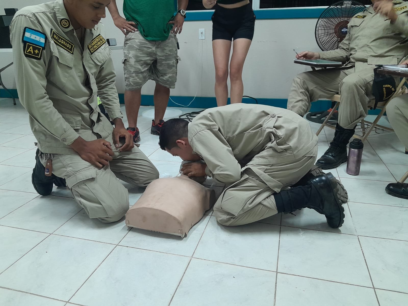 Island-Diving-Center-Emergency-First-Response-CPR-Training-Roatan-Fire-Department-28.jpg