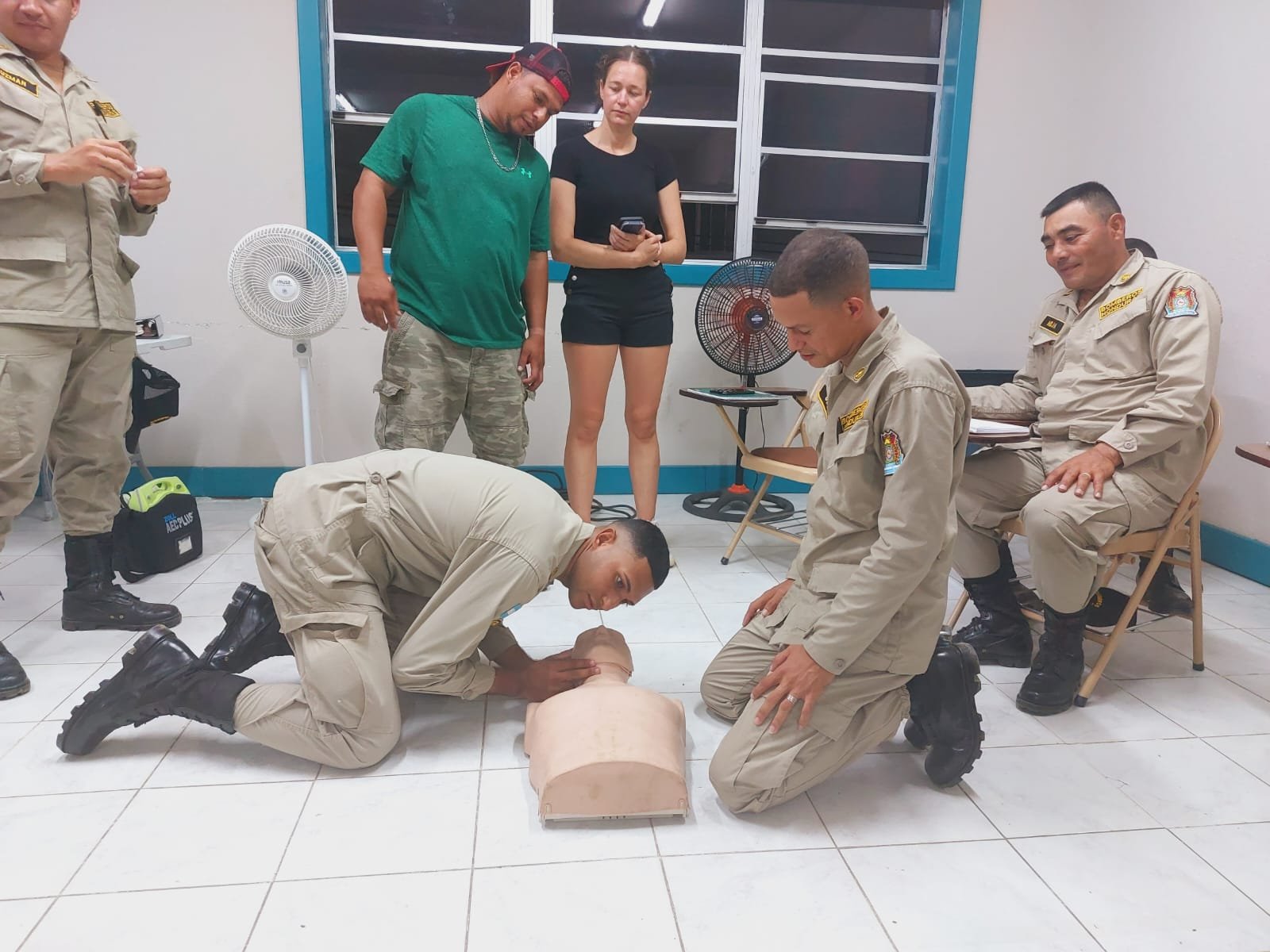 Island-Diving-Center-Emergency-First-Response-CPR-Training-Roatan-Fire-Department-33.jpg