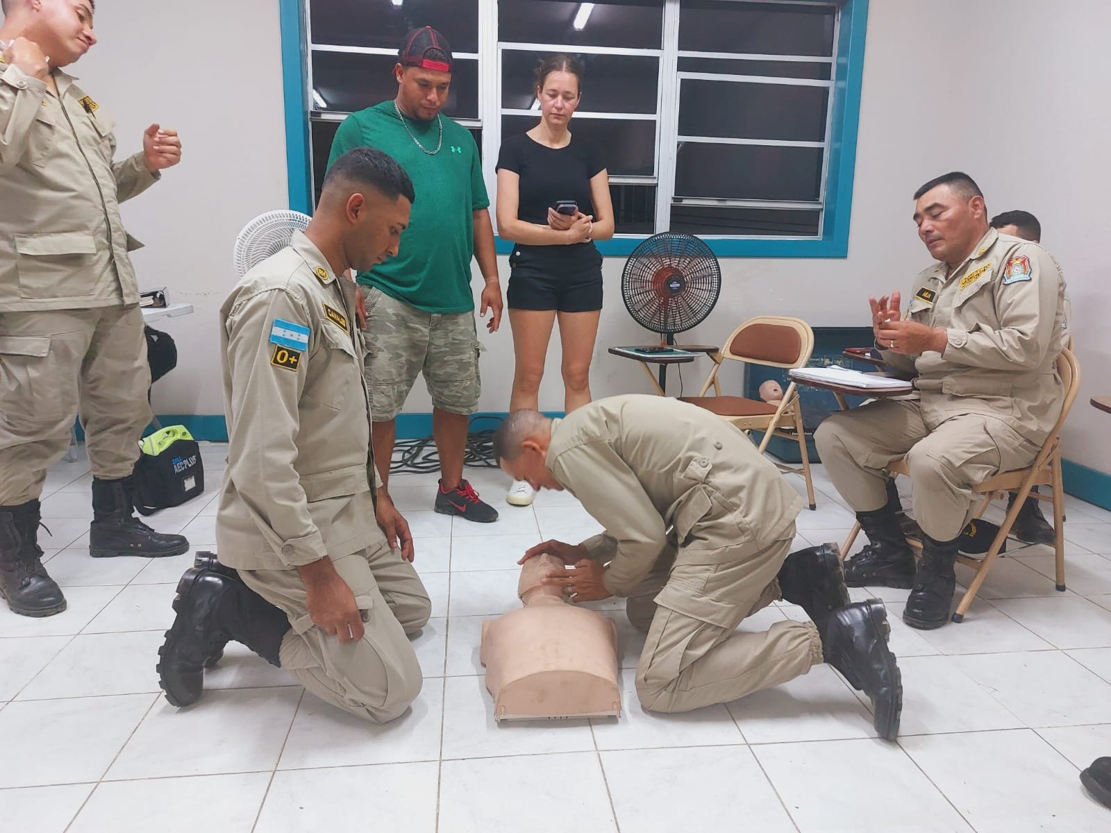 Island-Diving-Center-Emergency-First-Response-CPR-Training-Roatan-Fire-Department-34.jpg