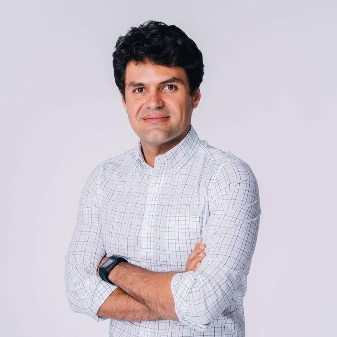 fractional RevOps consultant helping companies scale revenue with HubSpot, AI, and clean GTM systems