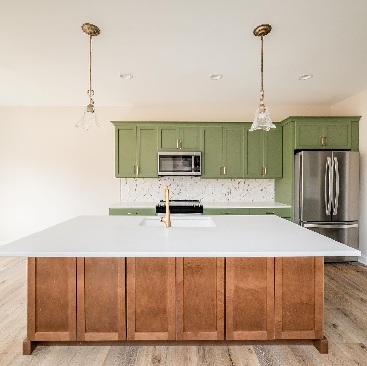 2024 Trend | Natural materials and earthy colors are in. Think wood, stone, and organic elements for a warm, inviting home that feels closer to nature. Simple, yet transformative.⁠
⁠
Cabinetry &amp; Design: @britneygoodinteriors⁠
Architecture: @parag