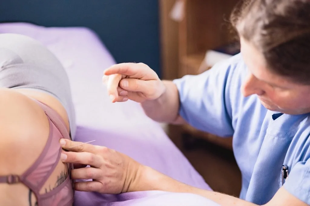 Natural Neck and Shoulder Pain Relief: Acupuncture and Traditional Chinese Medicine