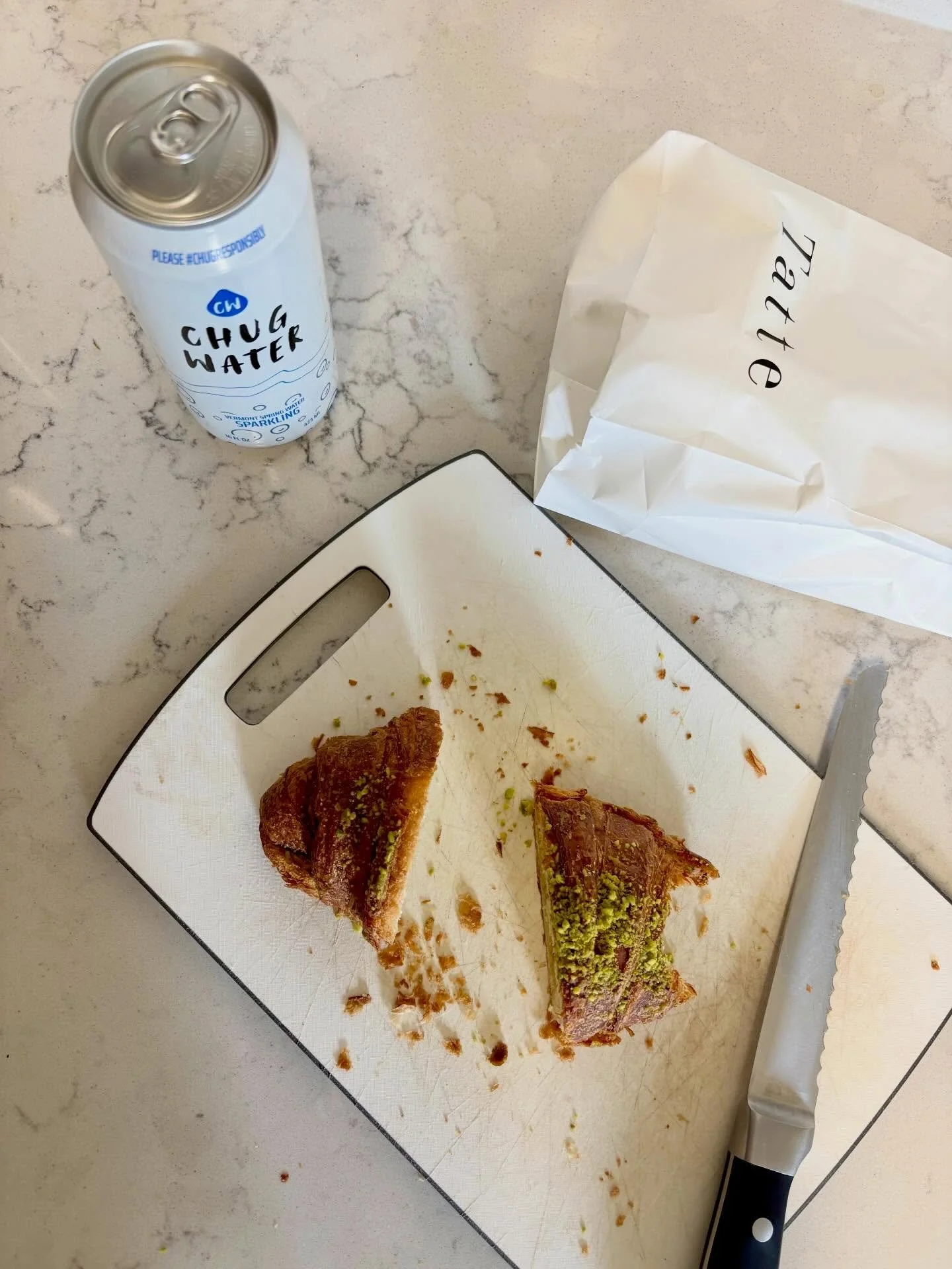 I want it all (and I&rsquo;ve got it all) 🥐 🫧💧💚

#chugwater #chugresponsibly