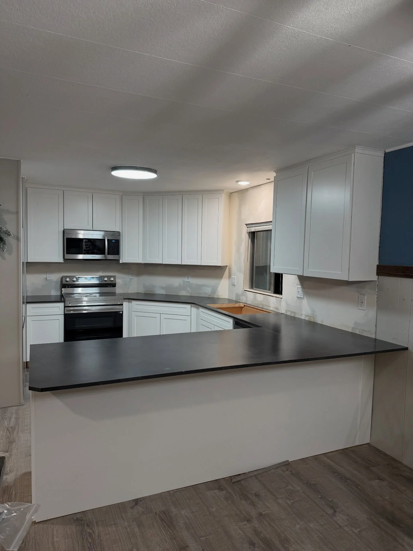 Wrapped up that cabinet and countertop project just in time for Christmas! Now I need to find another one to pay for all the tools I bought to do the last one!😂