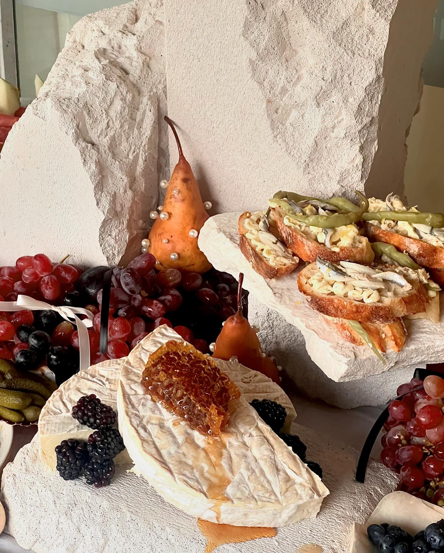 STUNNING GRAZE ~ we loved creating this beautiful grazing table for some of our favourite clients. It was so gorgeous and had so much character @skindivinitycosmeticclinic @skindivinitycosmeceuticals

We spent a day carving and sealing the hebel bloc