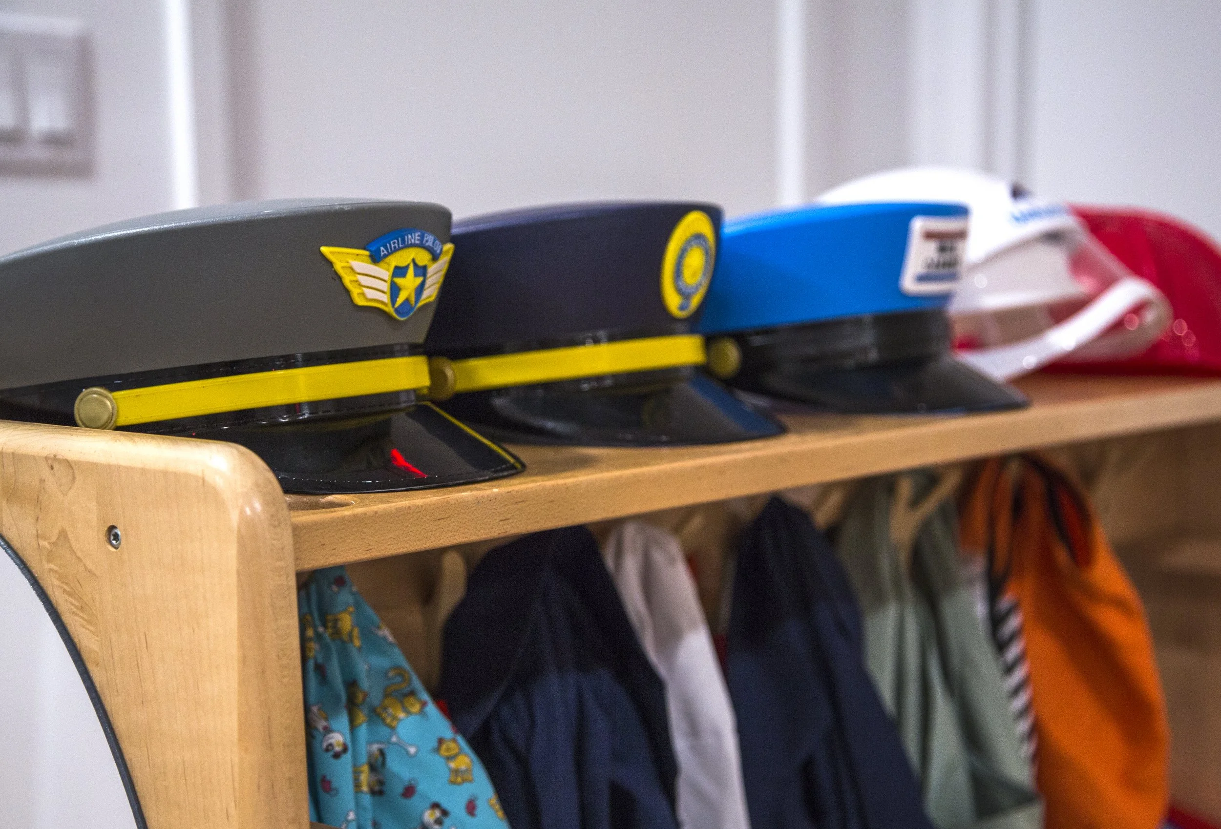 Child-safe classroom with rounded corners and soft surfaces icon