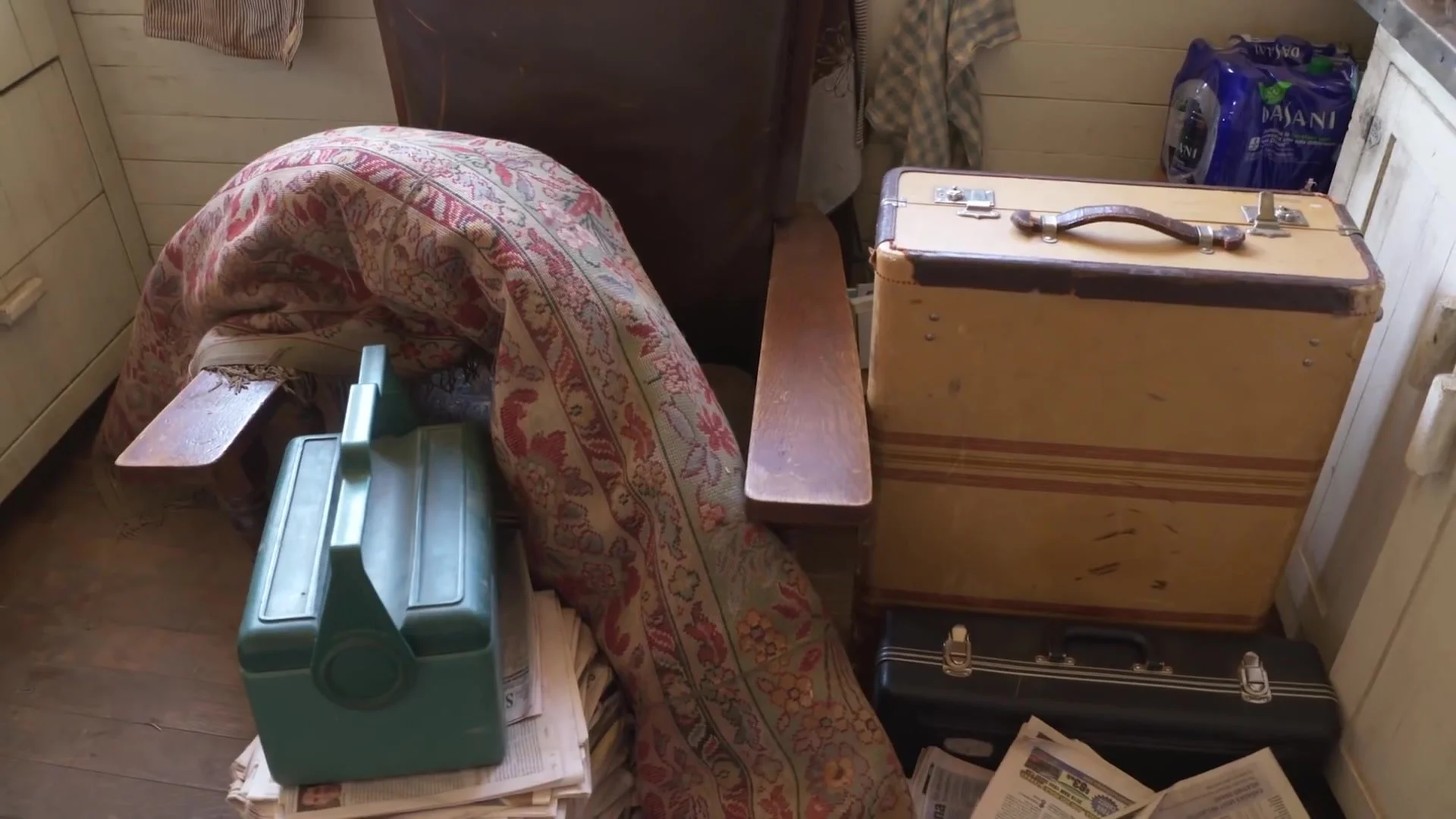 Adam Savage Tours Ghostbusters - Afterlife’s Farmhouse Set! 0432.jpg
