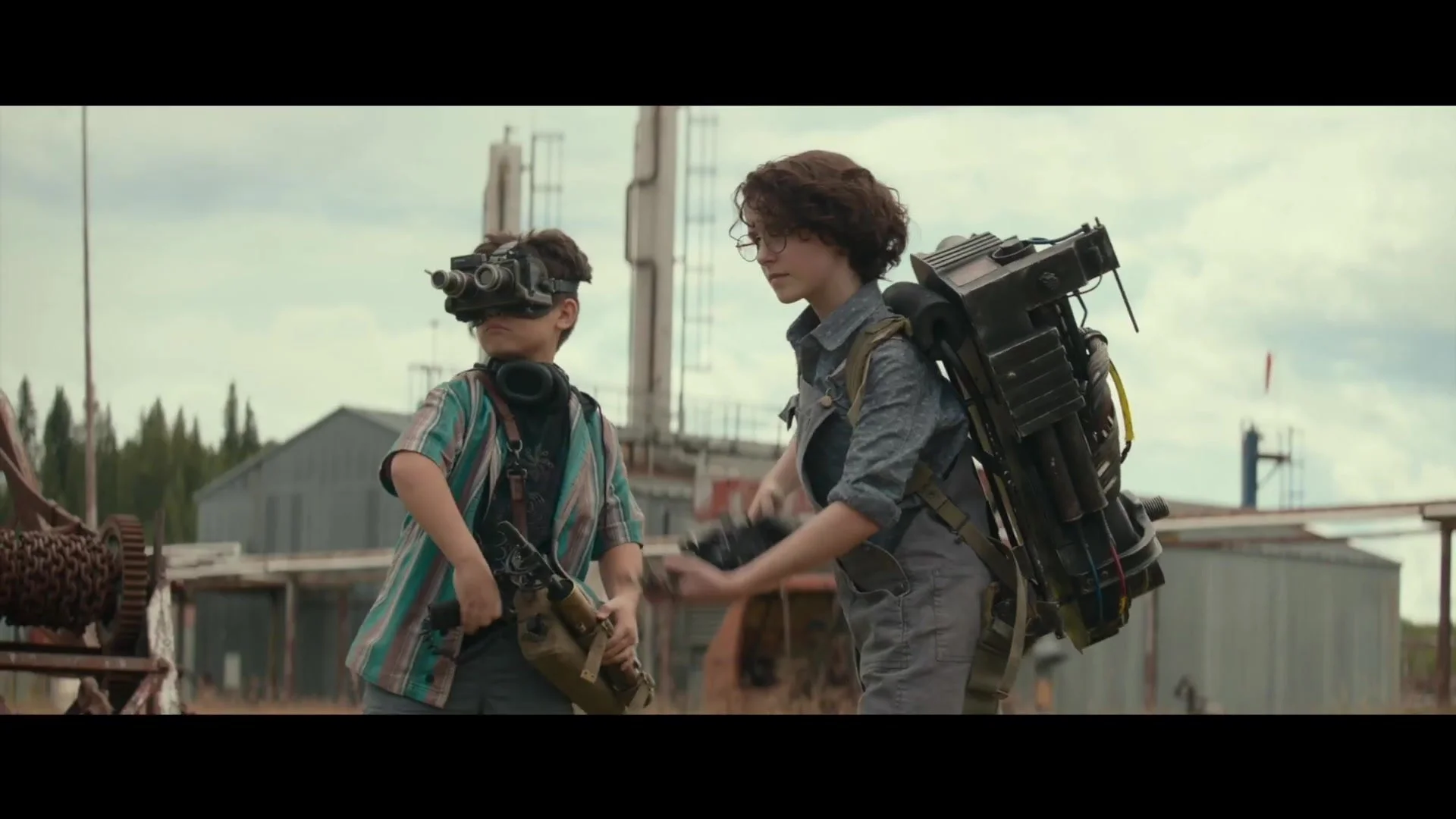 GHOSTBUSTERS - AFTERLIFE Vignette - Passing the Proton Pack 120.jpg