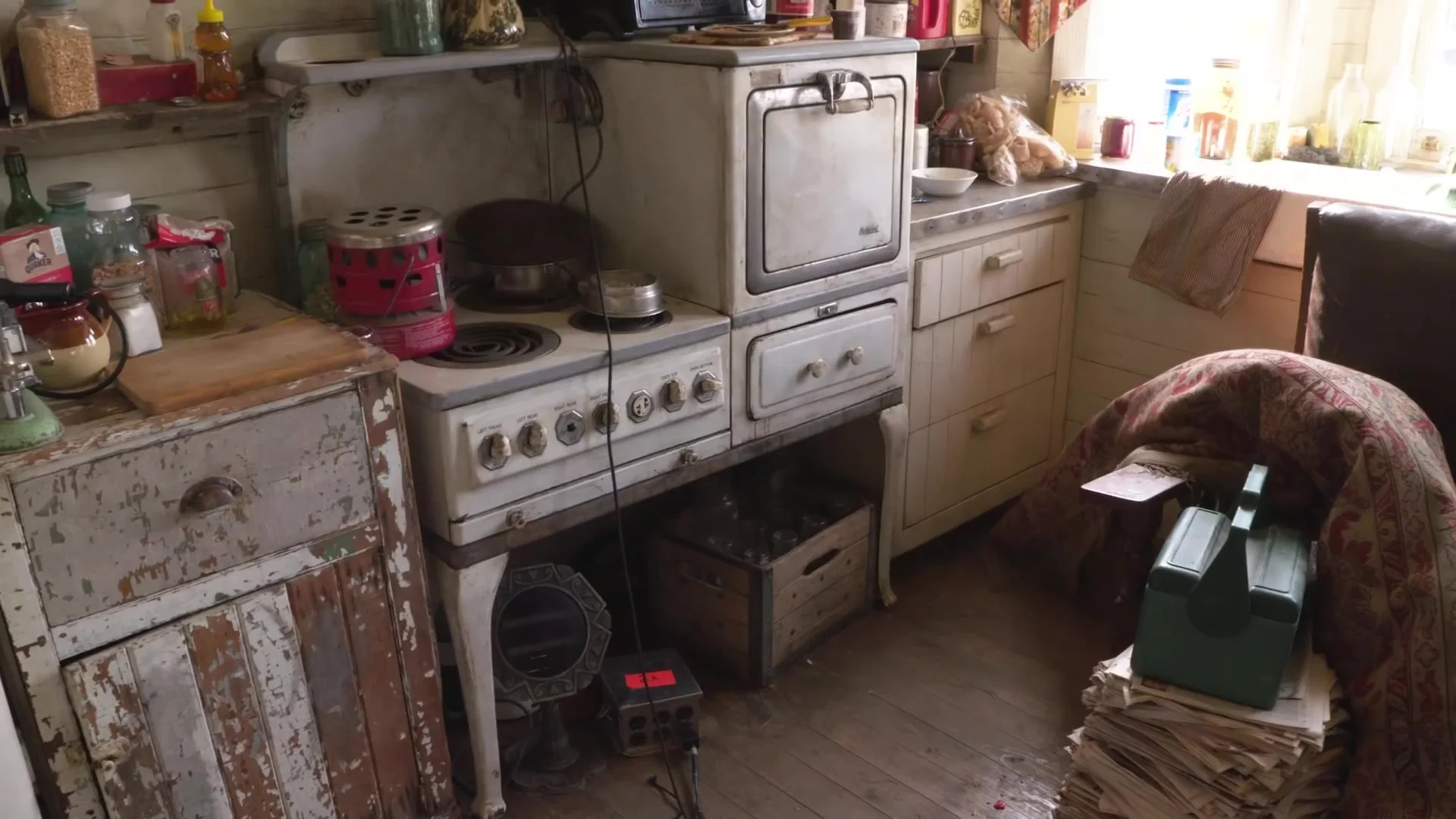 Adam Savage Tours Ghostbusters - Afterlife’s Farmhouse Set! 0436.jpg