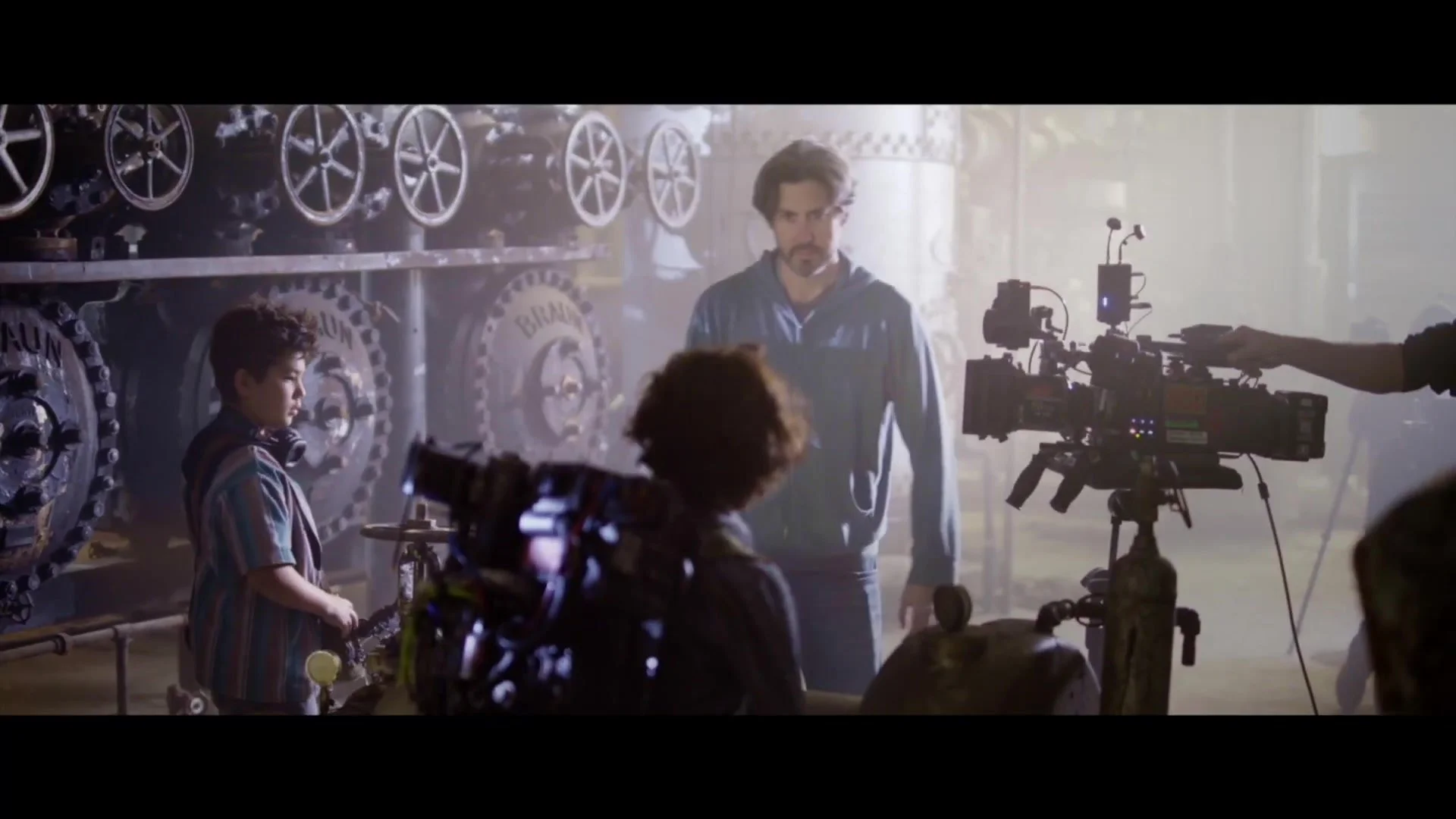 GHOSTBUSTERS - AFTERLIFE Vignette - Passing the Proton Pack 330.jpg