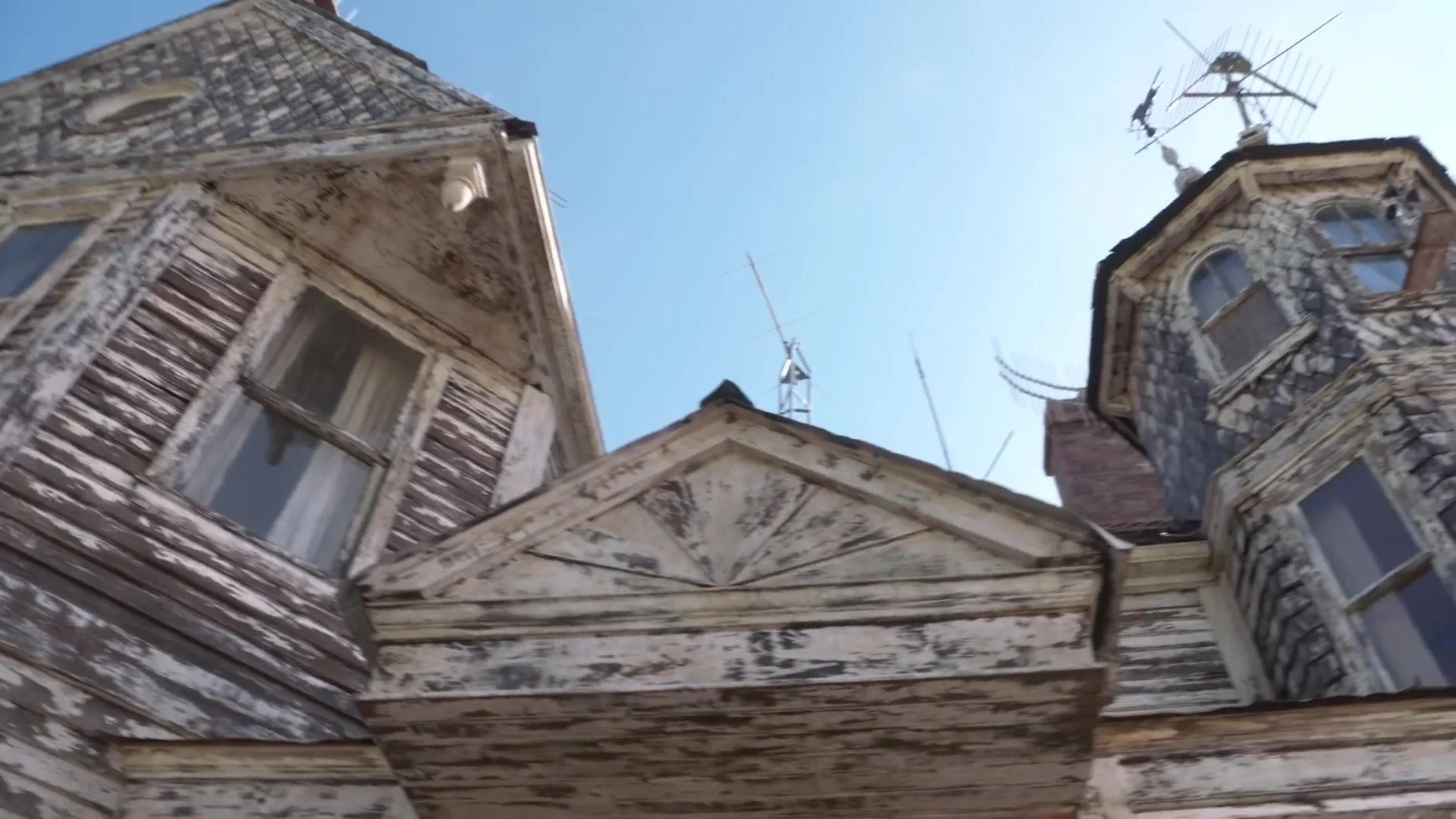 Adam Savage Tours Ghostbusters - Afterlife’s Farmhouse Set! 0257.jpg