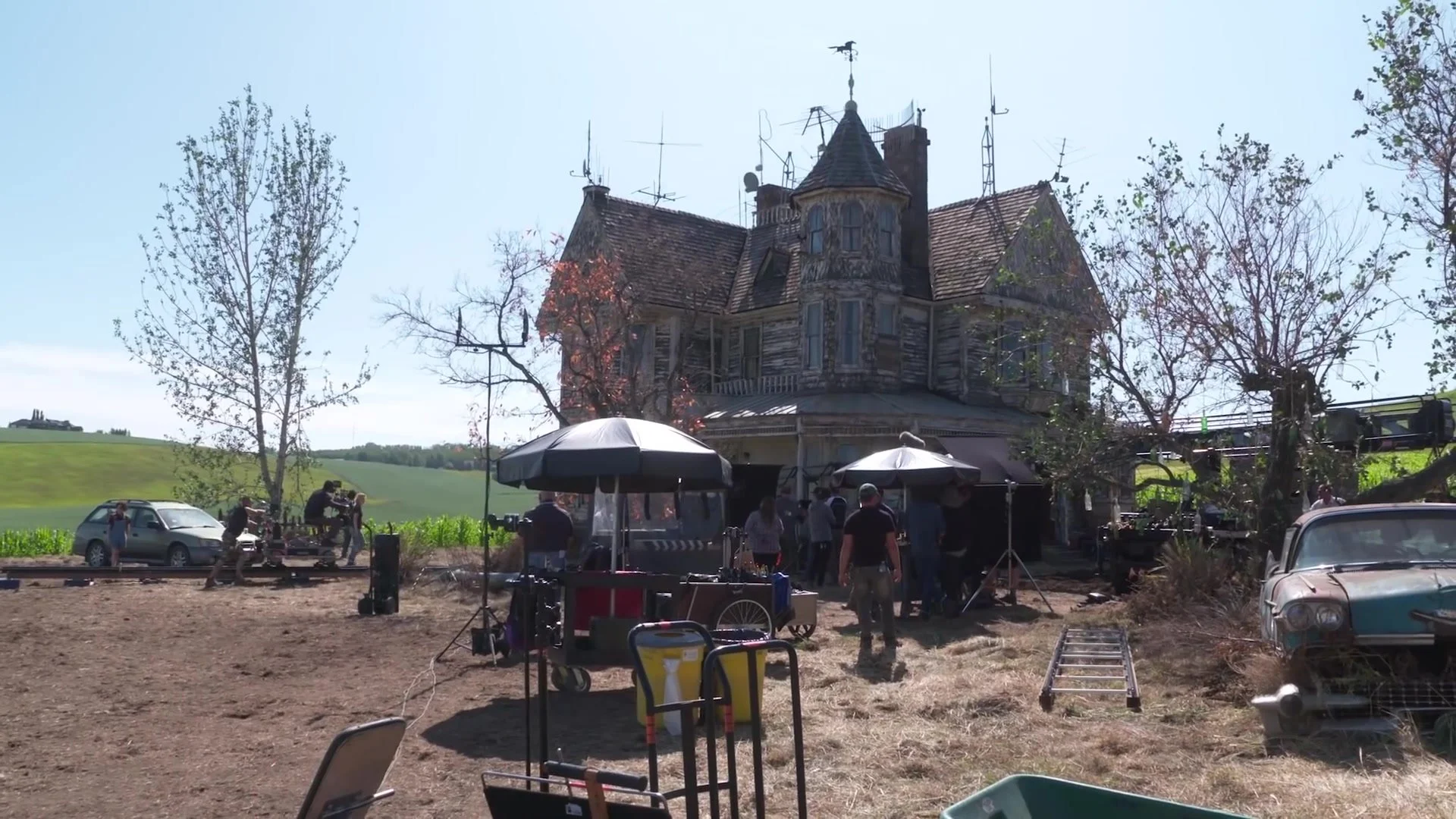 Adam Savage Tours Ghostbusters - Afterlife’s Farmhouse Set! 1812.jpg