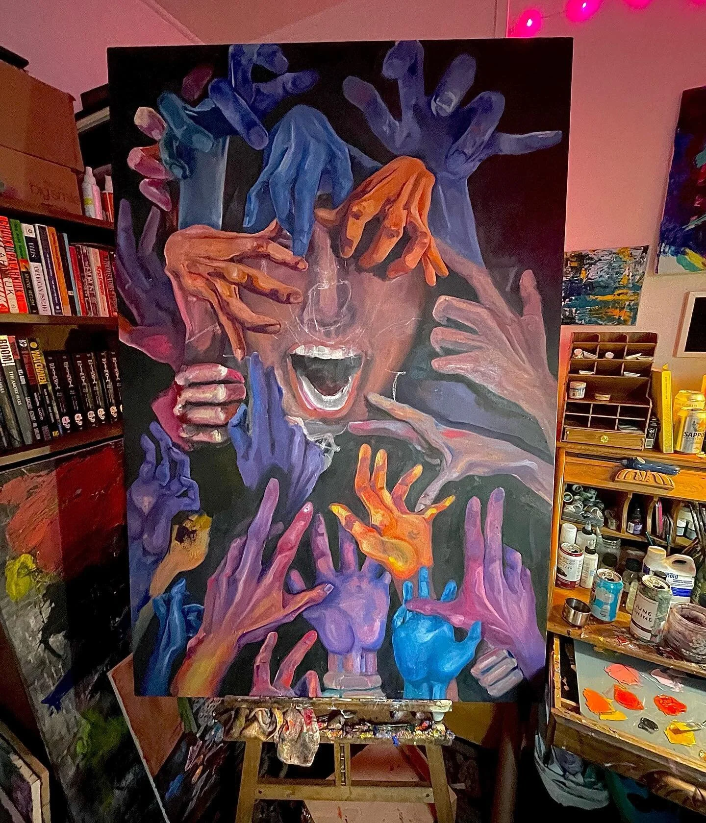 I agree, AT LEAST ten more hands&hellip; 
-
-
-
#art #artist #oilpaint #contemporaryart #paint #painting #hands #kyloren #starwars #hands #wip #progress