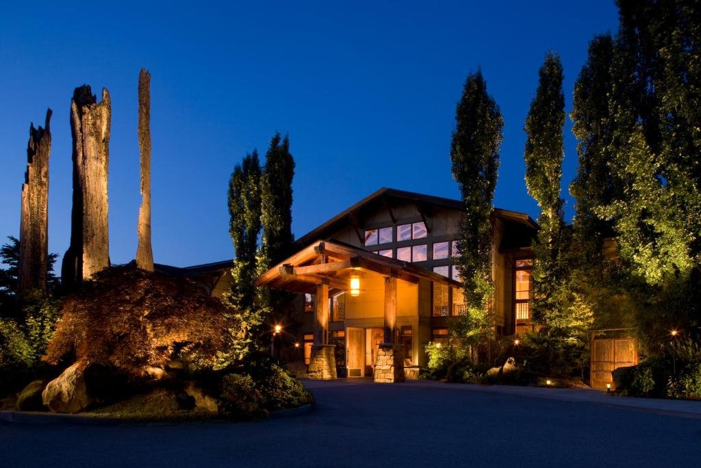 Willows Lodge Fireside Lounge