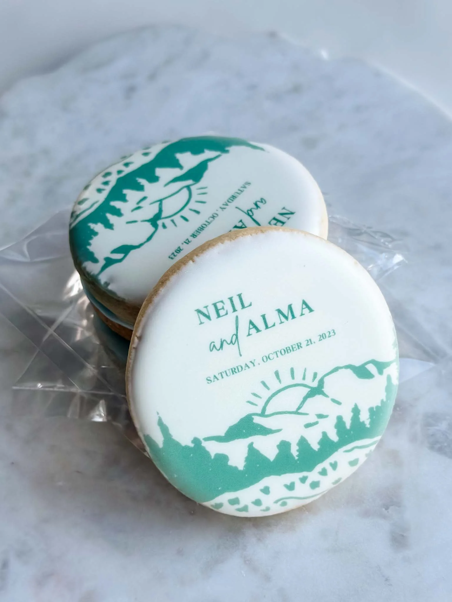 A Worthy Cookie wedding date cookies large circle.jpg