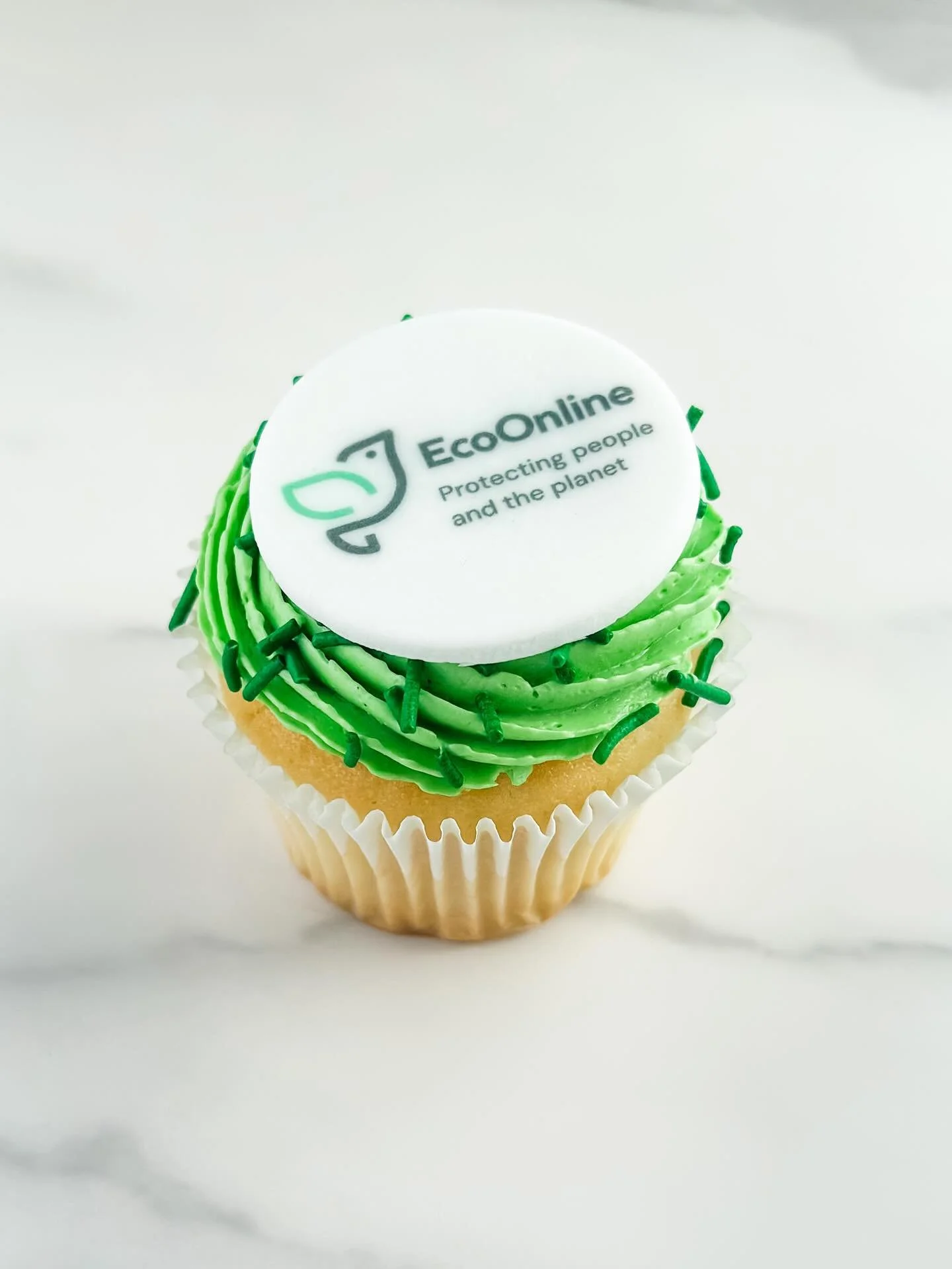💚 Freshly made logo cupcakes, thoughtfully hand-crafted to capture the essence of our client&rsquo;s brand.

#ClientAppreciation #CorporateGifting #BrandedCupcakes #EdmontonBakery #AWorthyCookie