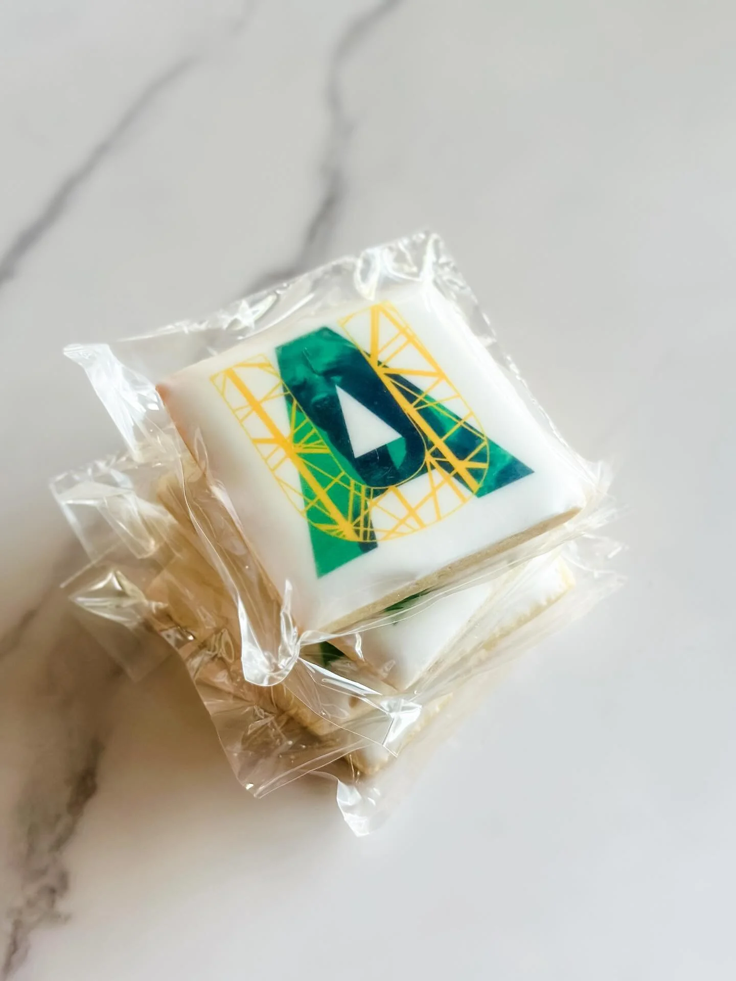 We love bringing brands to life in cookie form &mdash; this green and gold logo will always have a special place in our hearts. &ldquo;Quaecumque vera &ldquo;💚💛
#AWorthyCookie #EdmontonBakery #UofA #BrandedCookies