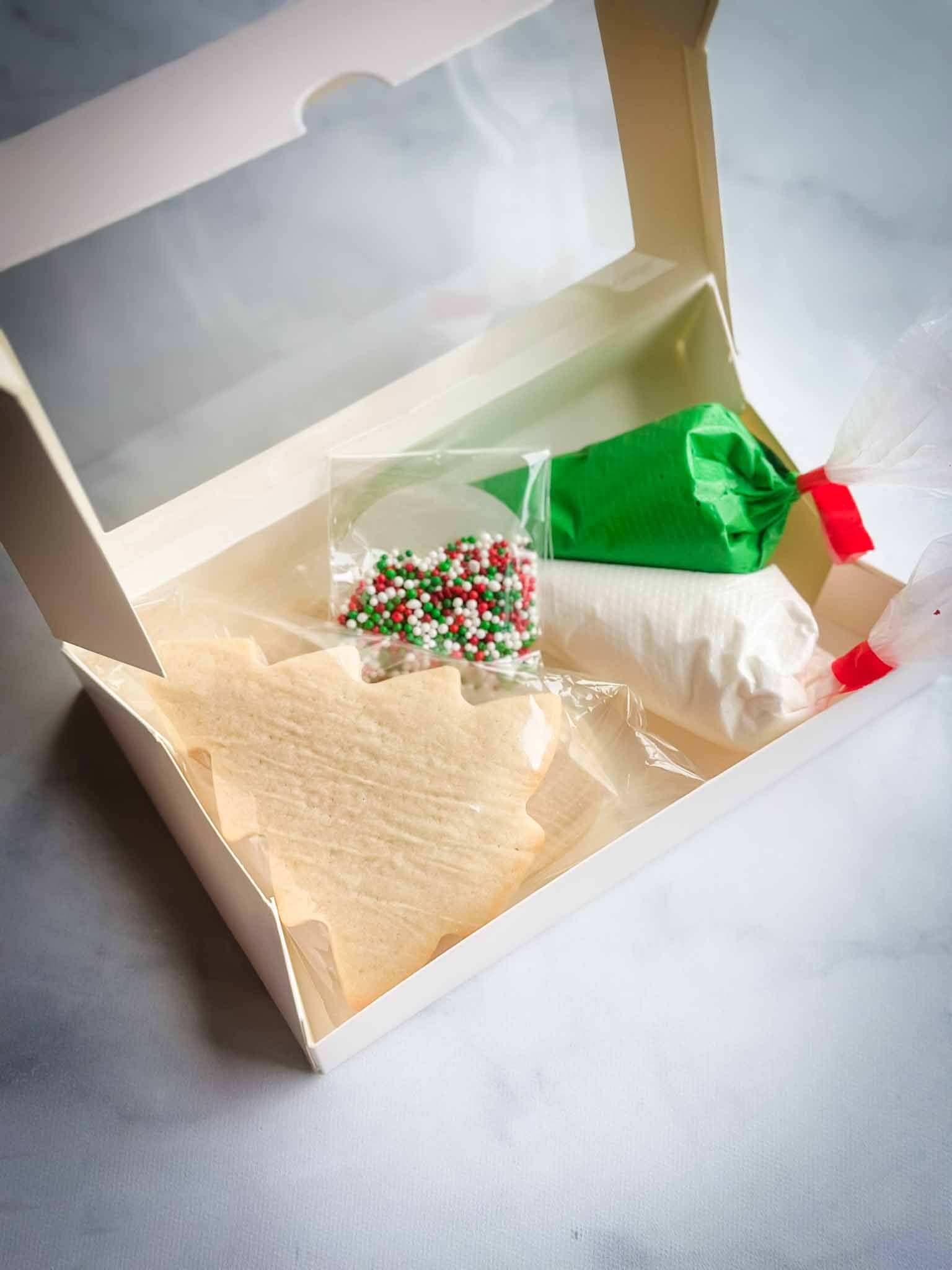 Christmas cookie decorating kit 3 cookies