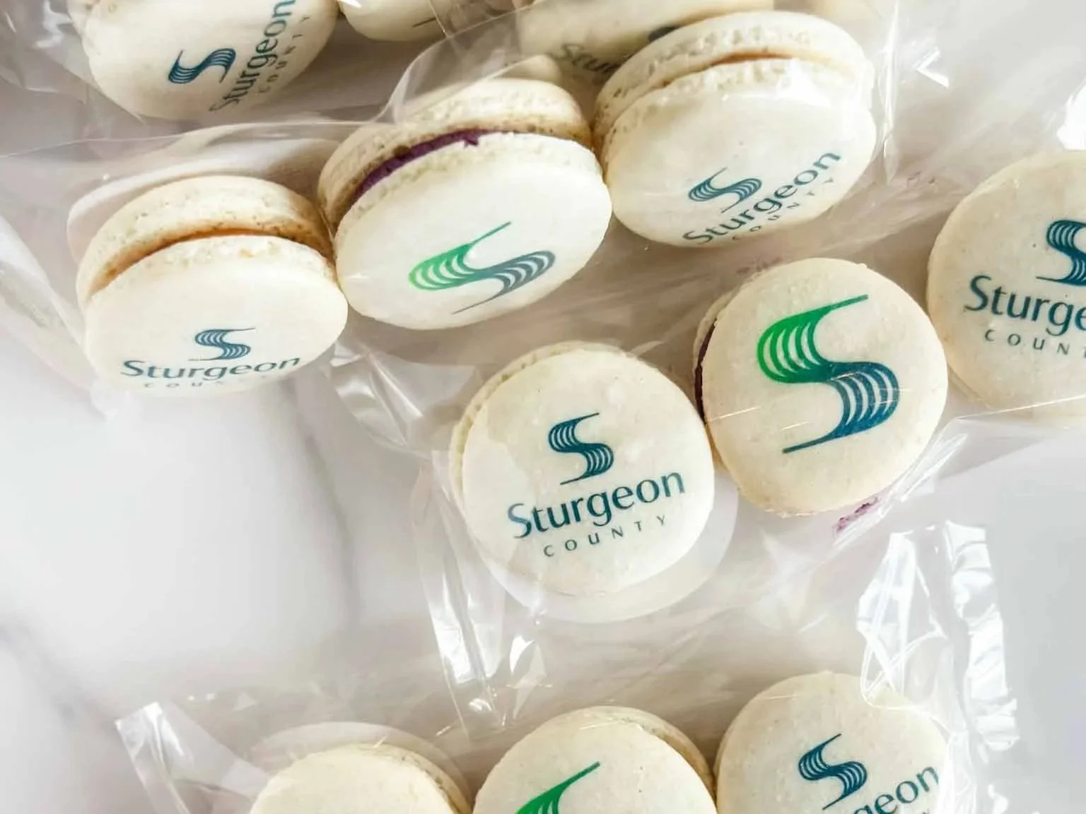macarons with logos three per bag