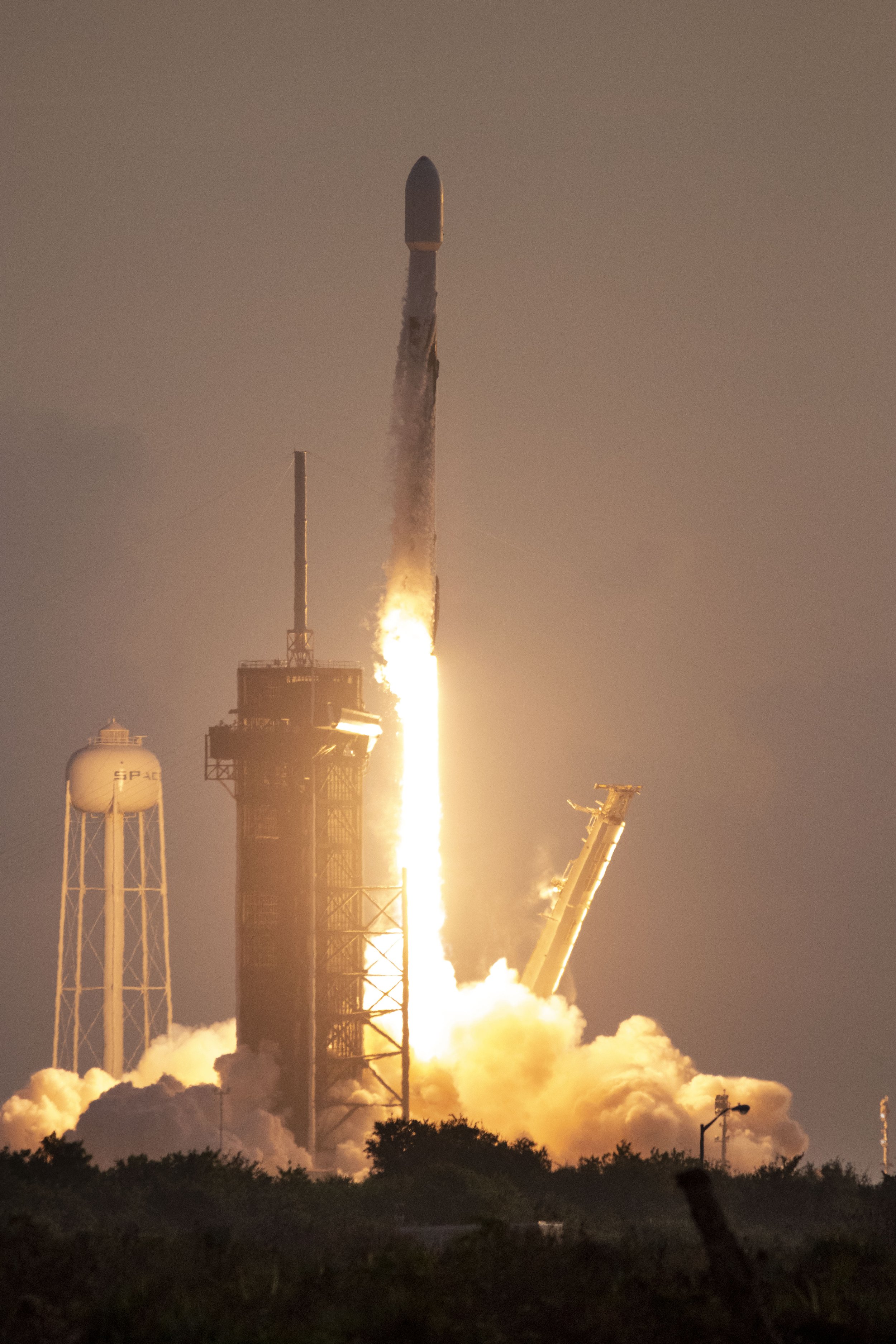 20201006063316412 Starlink 12 Launch.jpg