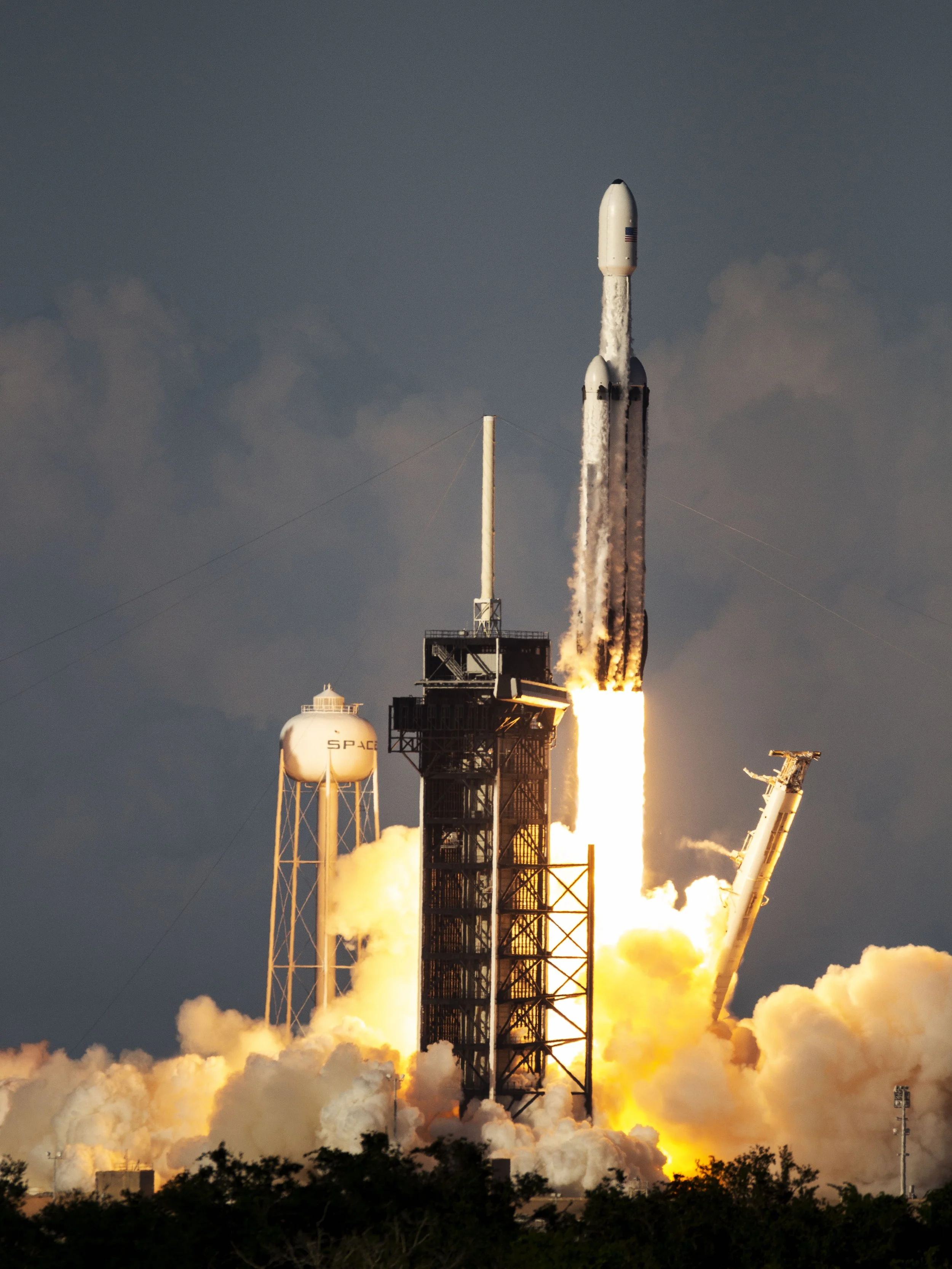20190411173850060Arabsat-6A Falcon Heavy Launch.jpg