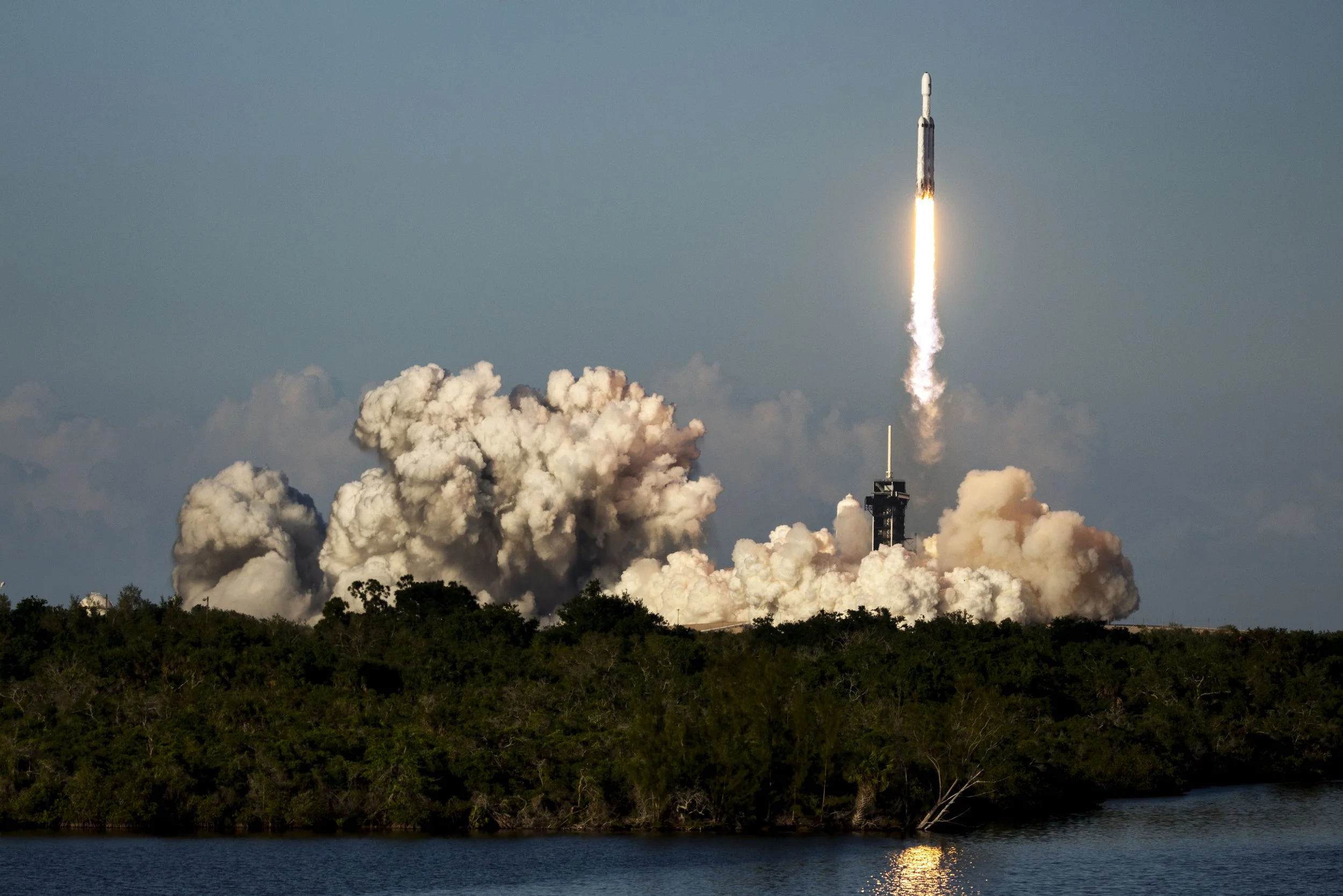 20190411173855062Arabsat-6A Falcon Heavy Launch.jpg