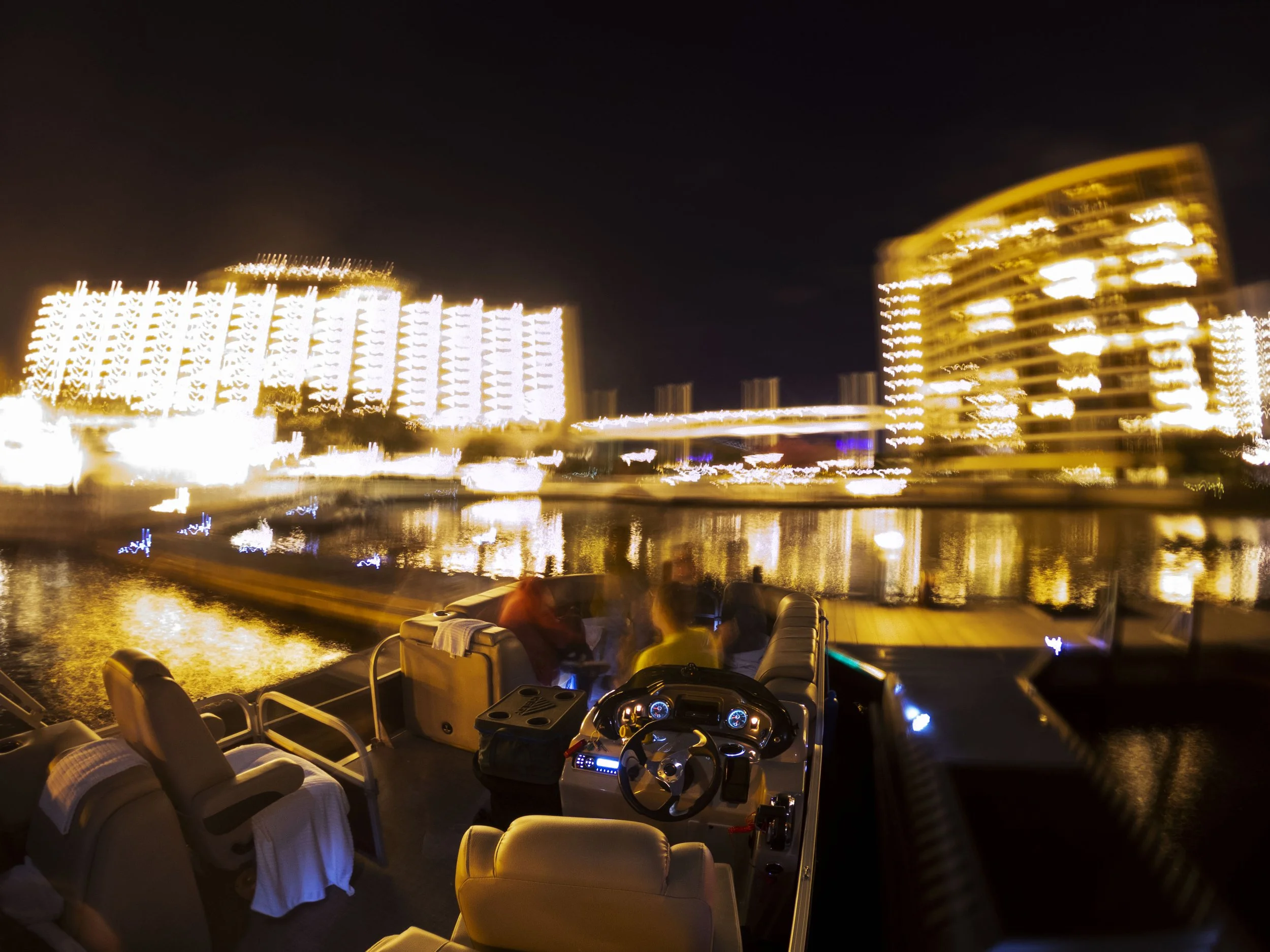 20190216203520036Disney Fireworks Boat.jpg