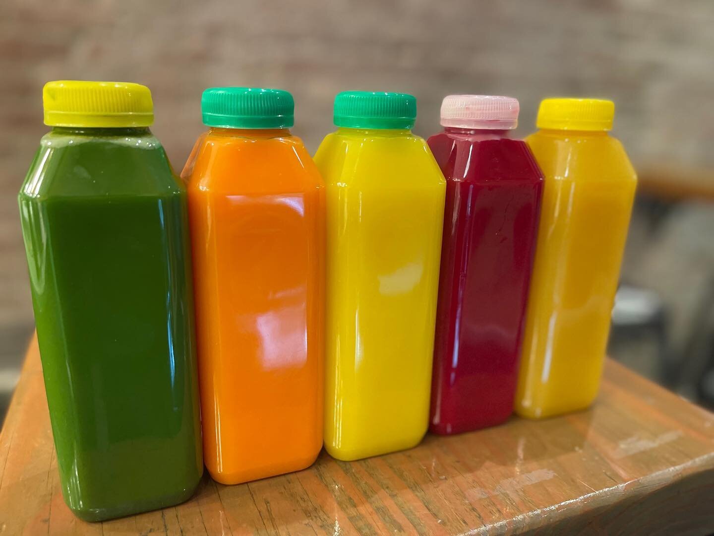 Cold-Pressed Juices ready to go! Come stop by or Order Online here on our IG Page

#nyc #foodie #instagood #yum #lunch #dinner #wraps #nyceats #juice #smoothie #fresh #smoothiebowl #salad #coldpressedjuice #eats #sandwich #chefsofinstagram #catering 