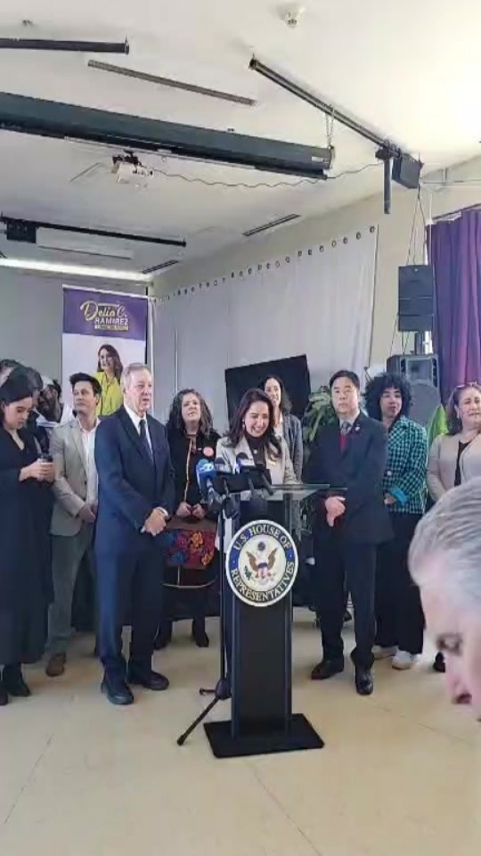 Honored be with Congresswoman Delia Ramírez for National Small Business Week!