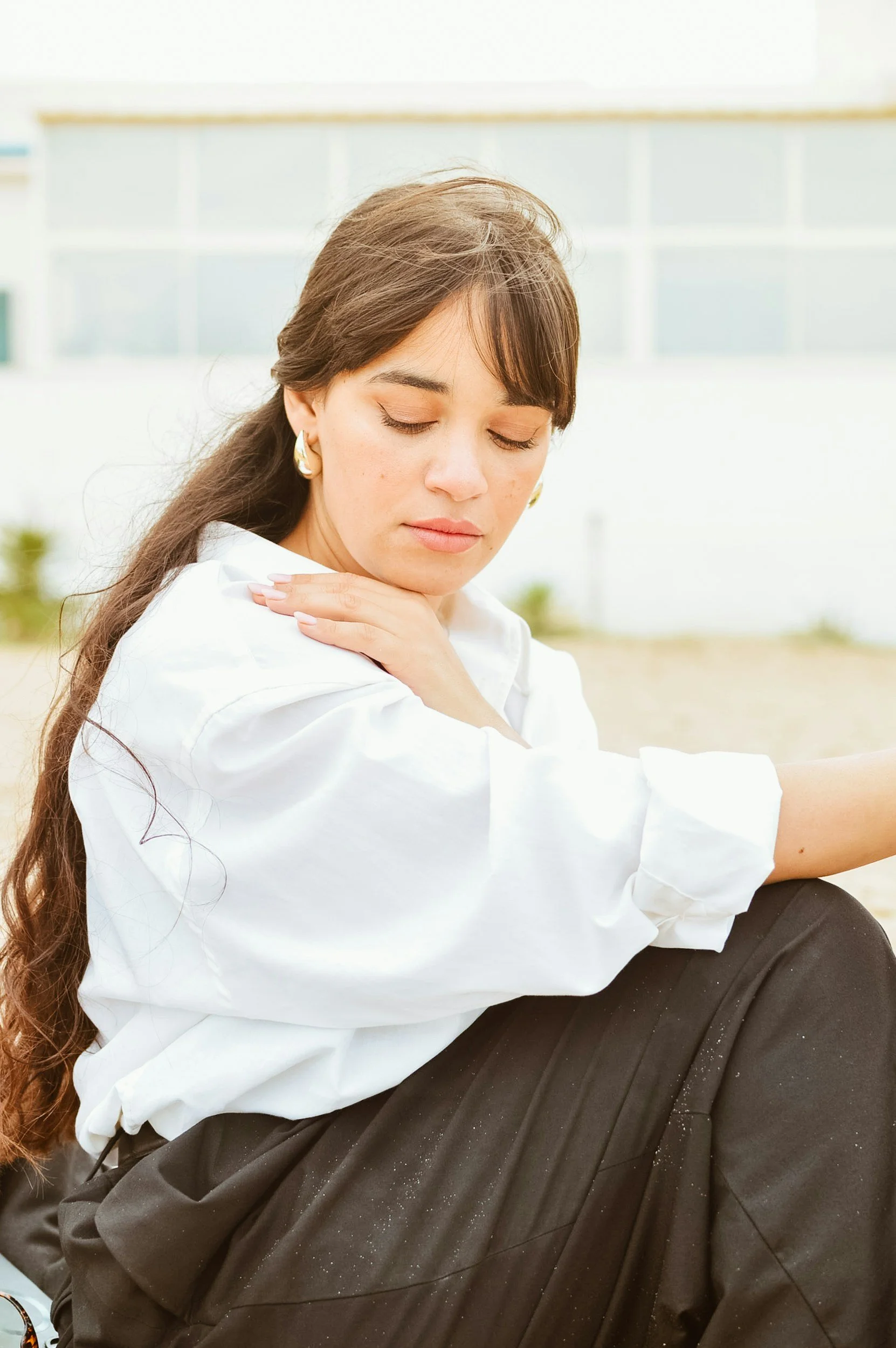 Person with shoulder pain affecting movement.