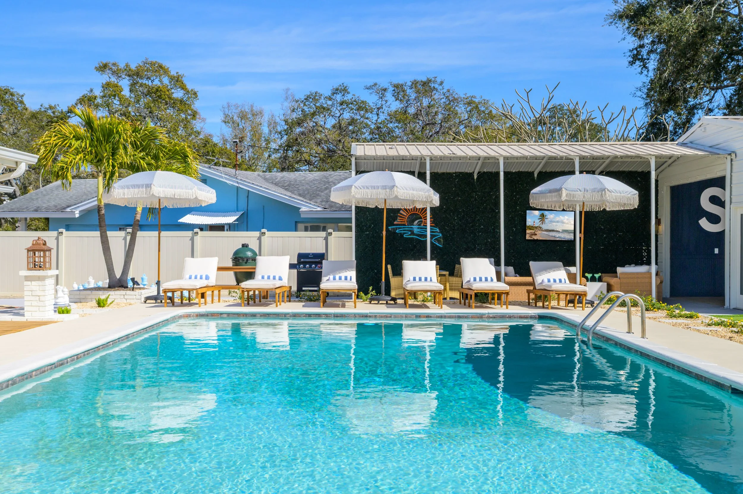 St. Petersburg - 4 BR / 3 Bath