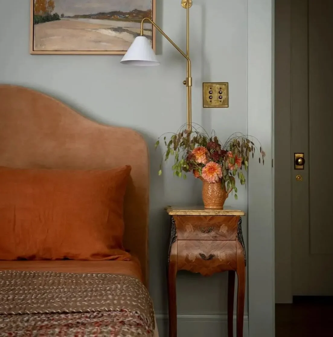 We absolutely adore a calm accent colour in a bedroom 🩵

Soft muted tones instantly create a sense of ease, while warmer textures and vintage pieces bring the space to life. It&rsquo;s that perfect balance of calm and character that makes a bedroom 