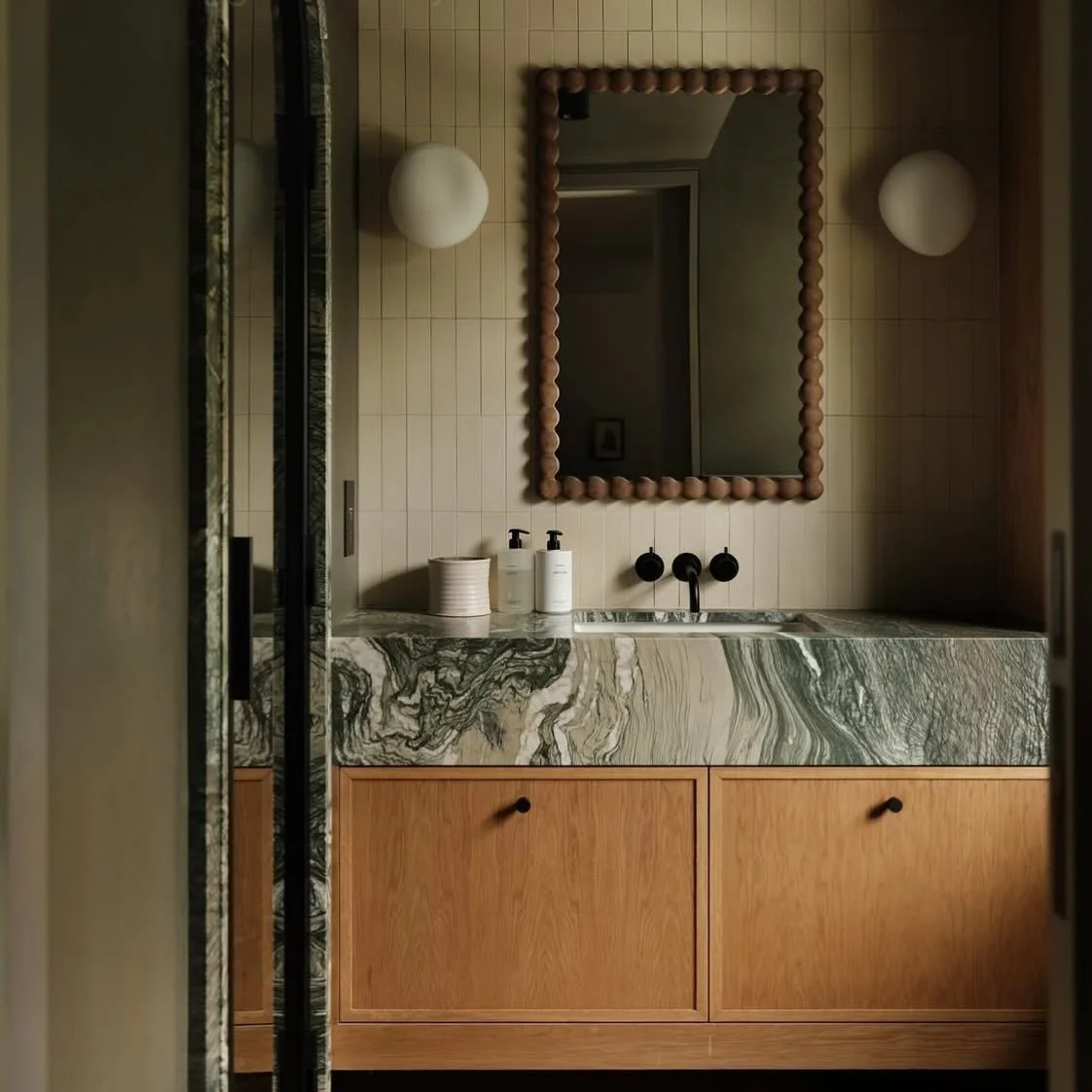 We&rsquo;re obsessed with this bathroom &mdash; the marble, the timber, the tones&hellip; 🤍

Proof that it&rsquo;s always the finer details that make a space feel truly complete.

Design credit to @hamishvincentdesign

#interiordesign #interiordesig