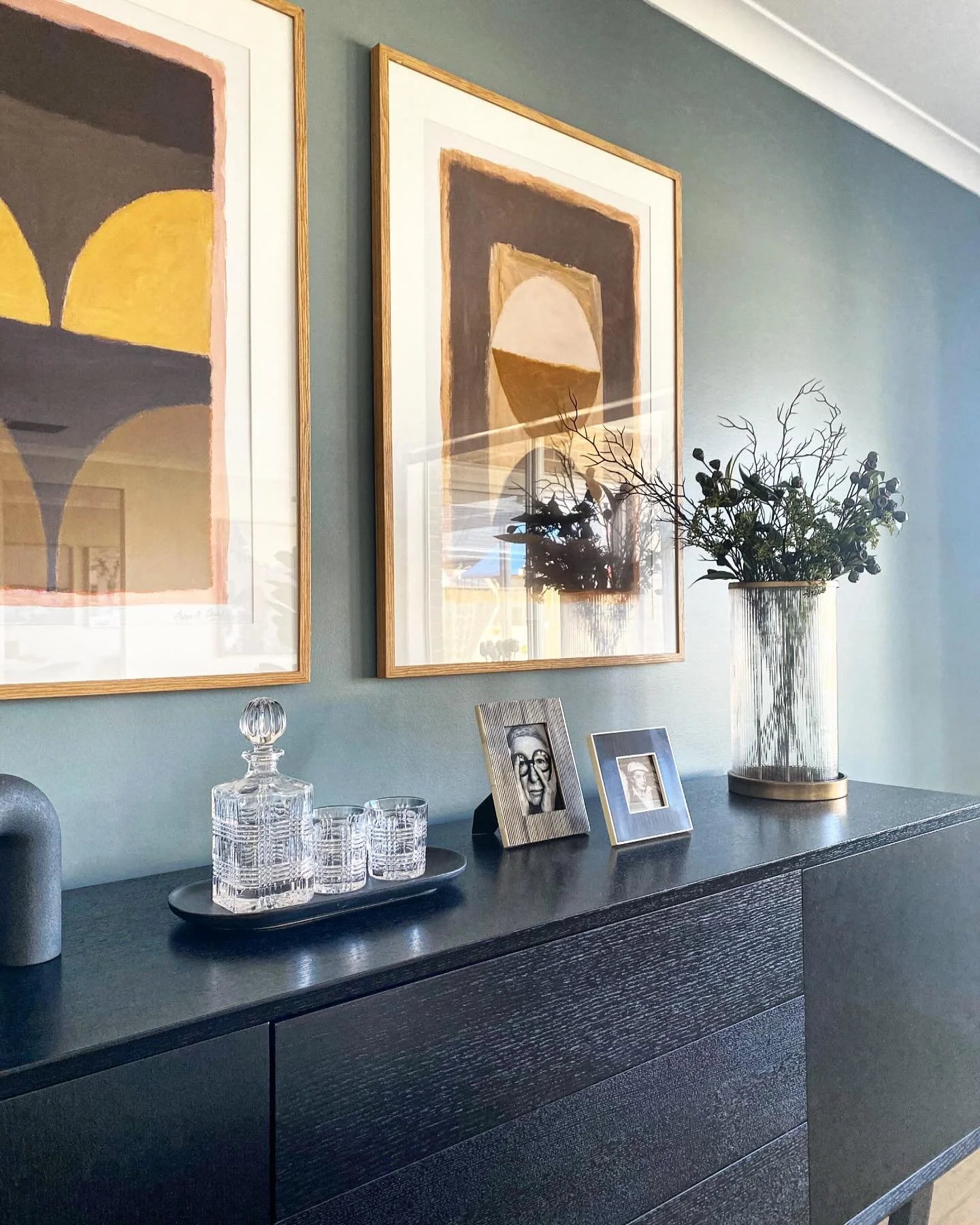 A little lounge buffet moment ✨

Mixing textures, adding in a bit of greenery and layering pieces that feel personal is always the goal.

Not too styled&hellip; just enough to feel considered 🤍

#buffetstyling #homestyling #interiorinspo  #decoridea