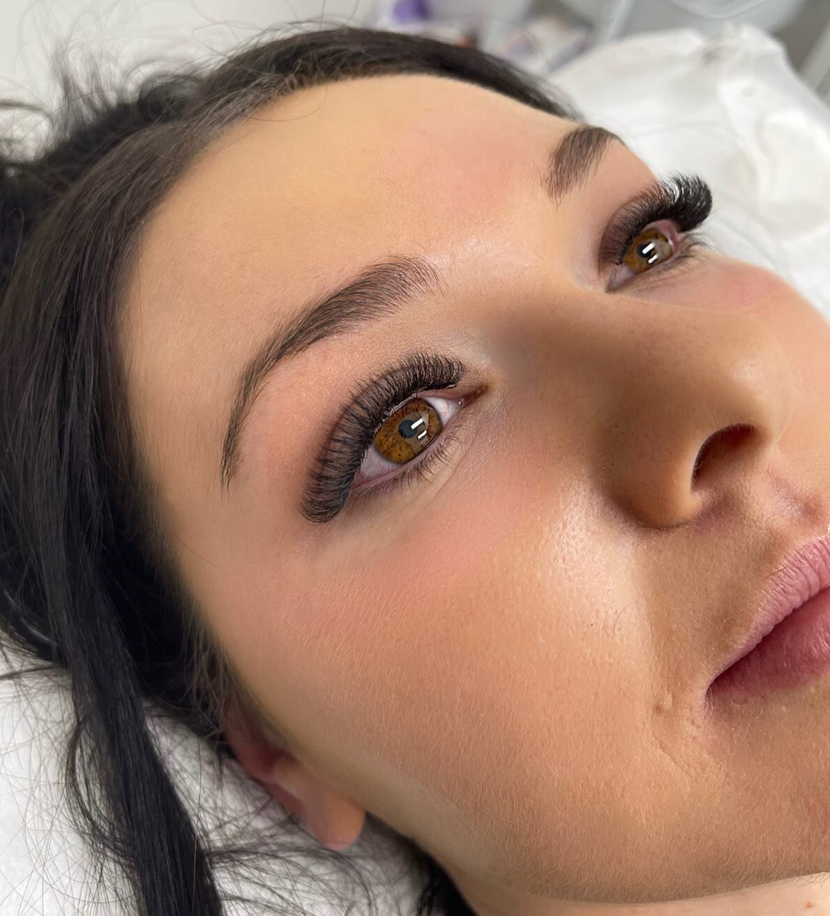 @illuminatebeautyy showcasing perfection in the form of Everyday Volume Lashes 👌🏼
⠀⠀⠀⠀⠀⠀⠀⠀⠀
Don&rsquo;t forget to pre book with artists Alyssa and Tatiana for event lashes and brows or you will miss out!