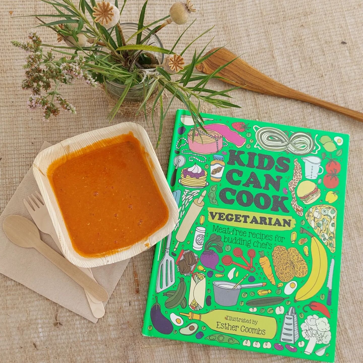 [Ad-PR] 📗Kids Can Cook Vegetarian🖌Esther Coombs 
📚@gmcpublications 

I'm not going to lie, after cooking soup for 40 people every day this week at my brothers micro-festival, I don't want to chop another vegetable for a good while! 

But if there'