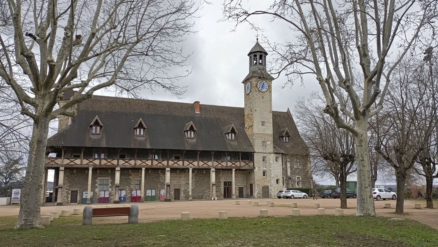 Château de Montluçon: la façade principale avant intervention