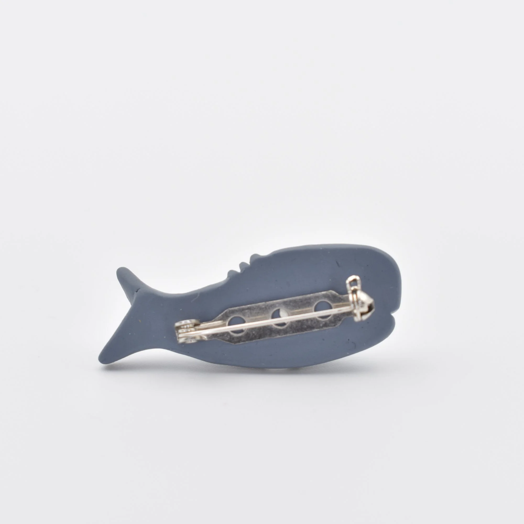 Sperm-whale_brooch_2.jpg