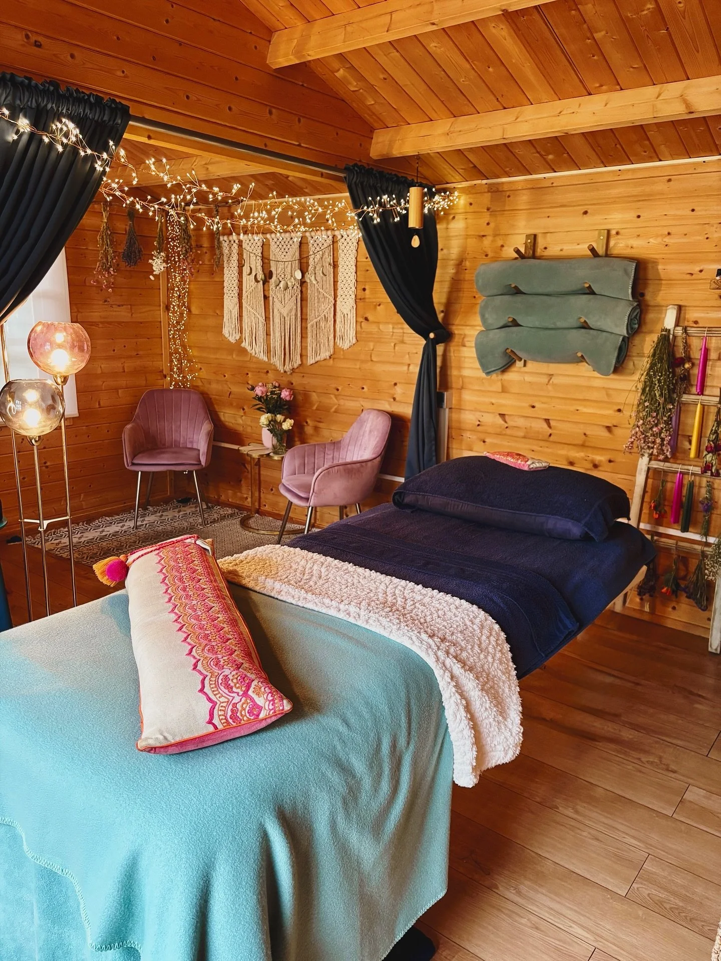 ✨ Half term treatment opening hours ✨

*Tuesday 21st October
*Wednesday 22nd October
*Saturday 25th October
*Sunday 26th October 

Pop me a message to book in. Limited availability due to having my little people home for some Halloween fun!