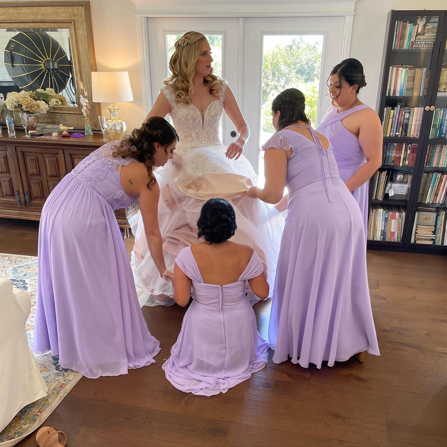 There&rsquo;s a code when you have the honor of being a brides bridesmaid for her special day! taking care of her, through thick and thin&hellip;.
.
.
#fusehair #fusehairandbeauty #fusebride #wedgewoodfallbrook #destinationwedding #socalbride #sandie