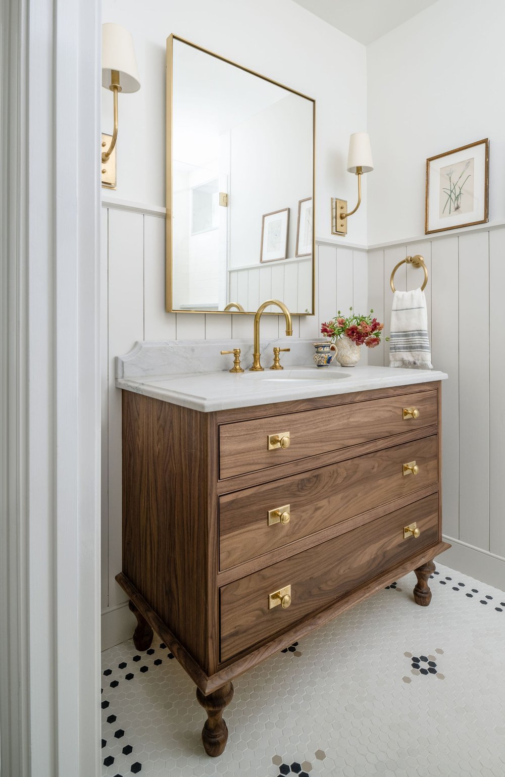Just because it&rsquo;s in the basement doesn&rsquo;t mean it should be an afterthought.  Every space deserves intention&mdash;and a little bit of luxury.  As proven from our #cdswolfestreetproject.⁣
⁣
Interiors: @chouxdesigns⁣
Custom Bathroom Vanity