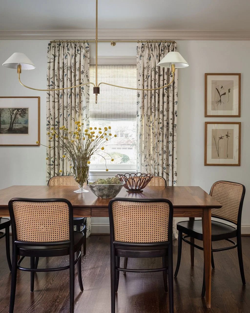 Helping our clients love where they live. #cdscrosbyproject ⁣
⁣
Interiors: @chouxdesigns⁣
Photography: @angelanewtonroyphotography⁣
#CDSCrosbyProject⁣
⁣
#chouxdesigns #dcdesigner #dchomes #dcdesign #diningroominspo #interiordesigner #inteiorstyling #