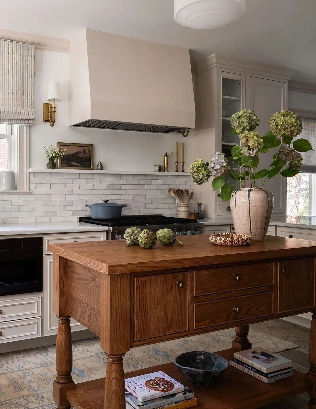 Phase 2 of the #cdscrosbyproject included a true refresh to the kitchen...⁣
~ We kept the lower cabinets and counters in place but gave them a lift with fresh new paint and hardware. ⁣
~ Upper wall cabinets were removed and replaced with counter glas