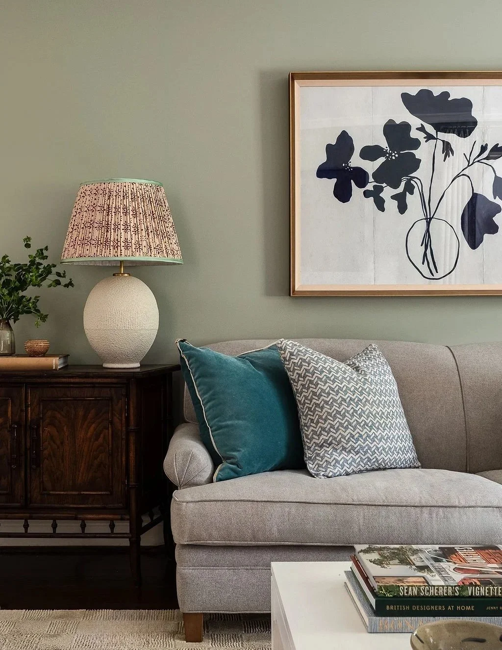 Interest and beauty in every corner of the living room at the #cdscrosbyproject ⁣
.⁣
.⁣
Interiors: @chouxdesigns⁣
Cabinetry: @cdscabinetco⁣
Photography: @angelanewtonroyphotography⁣
.⁣
.