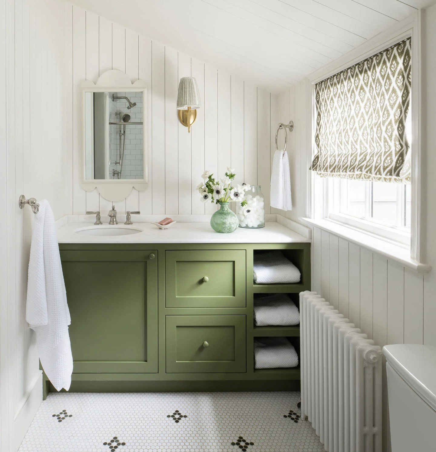 A few of our favorite bathrooms of all time, all under one historic roof. #cdsalexandriaclapboard ⁣
⁣
Interiors: @chouxdesigns⁣
Cabinetry Design: @cdscabinetco⁣
Builder: William Cromley⁣
⁣
Photographer and Stylist: @Robertradifera @charlottesafavi @s