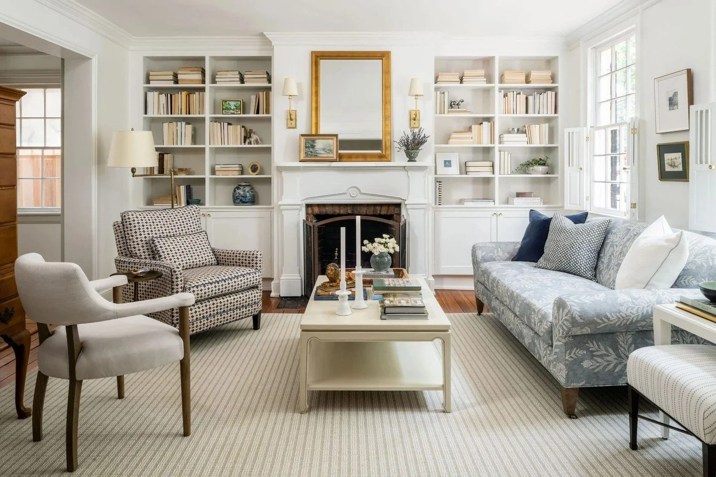 Especially in smaller homes, spaces like this are designed for everyday living - quiet moments, connection, and comfort that feels effortless.  From our #cdswolfestreetproject ⁣
.⁣
.⁣
Interiors: @chouxdesigns⁣
Photography &amp; Styling : @radiferapho