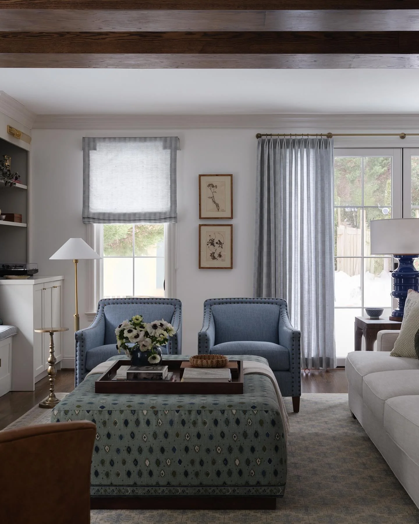 Sharing our newly captured family room and kitchen reno in DC, where space is always at a premium. By adding onto the back of the home by just a few feet, the original small dining room and kitchen were reimagined into a cozy yet spacious gathering p