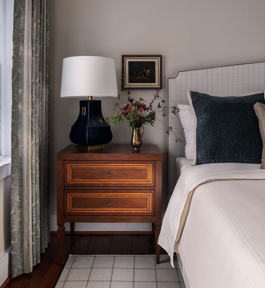 Creating calm. It&rsquo;s important these days. Just one block from King Street. #cdscaptainsrowproject 

Interiors: @chouxdesigns
Photography: @angelanewtonroy

#masterbedroomdesign #alexandriavirginia #dcdesigner #interiordesign #fromwhereistand #t